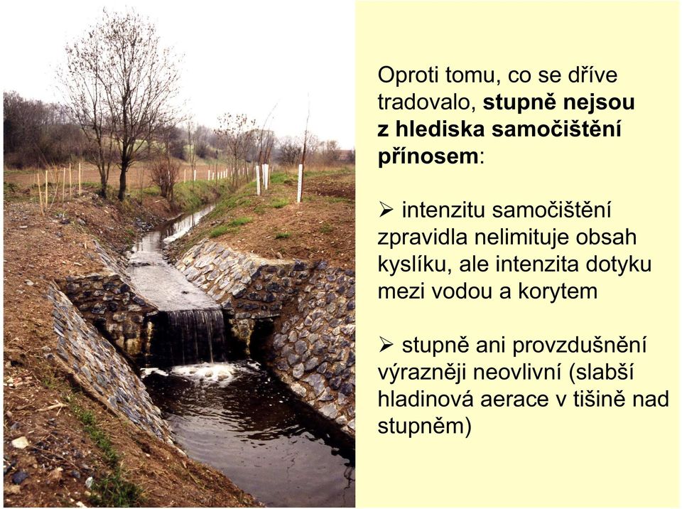 obsah kyslíku, ale intenzita dotyku mezi vodou a korytem stupně ani