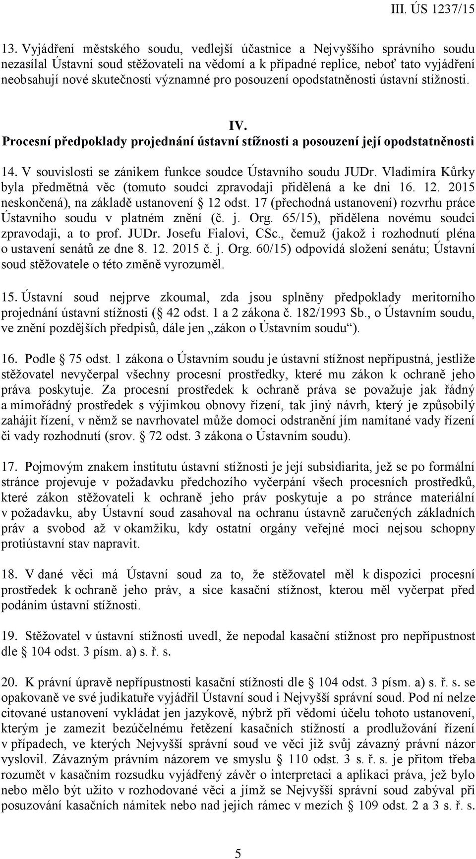 V souvislosti se zánikem funkce soudce Ústavního soudu JUDr. Vladimíra Kůrky byla předmětná věc (tomuto soudci zpravodaji přidělená a ke dni 16. 12. 2015 neskončená), na základě ustanovení 12 odst.