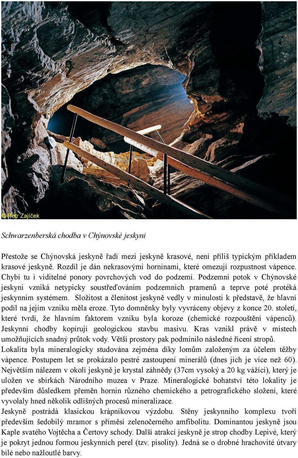 Podzemní potok v Chýnovské jeskyni vzniká netypicky soustřeďováním podzemních pramenů a teprve poté protéká jeskynním systémem.