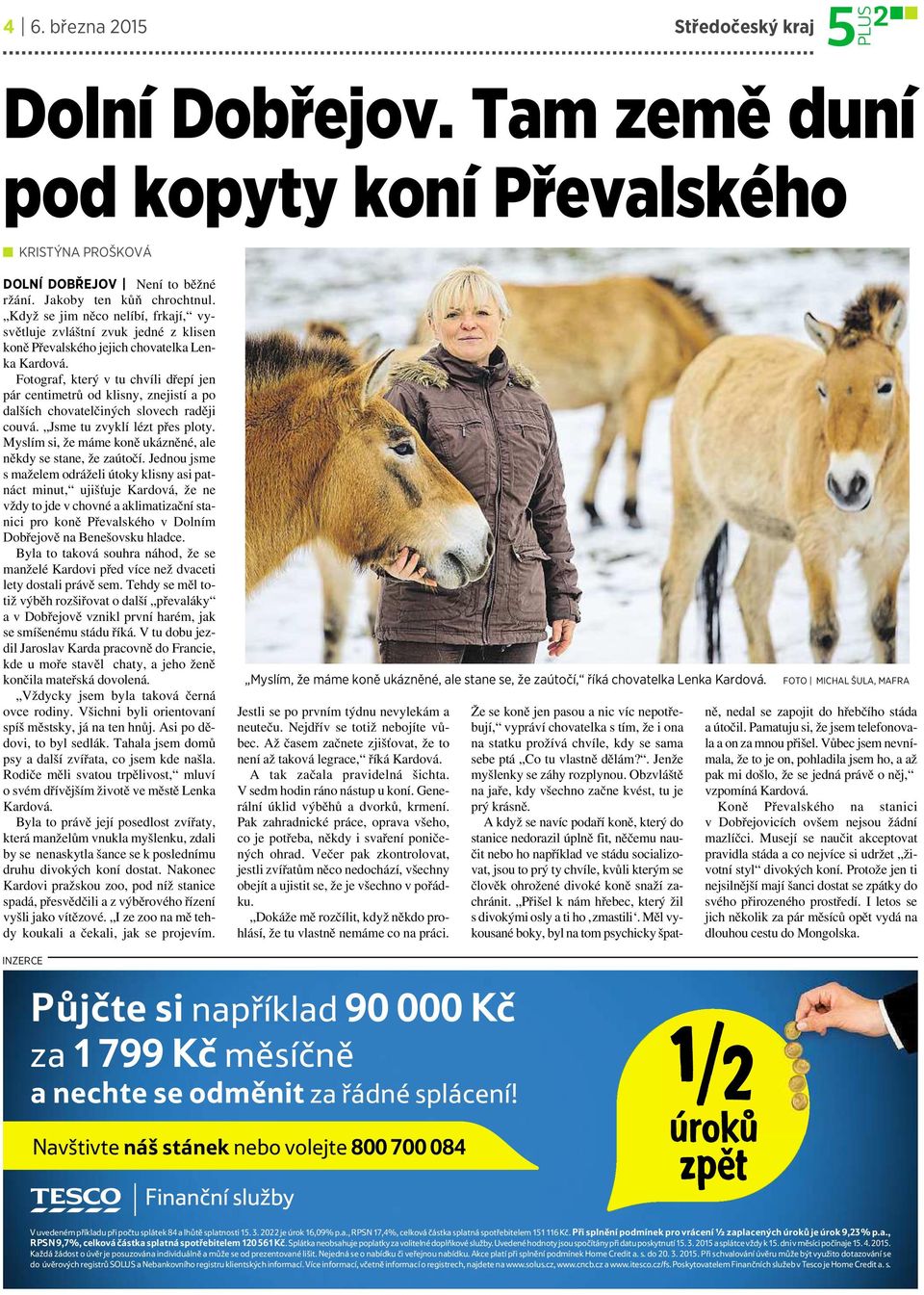 Fotograf, který vtu chvíli dřepí jen pár centimetrů od klisny, znejistí apo dalších chovatelčiných slovech raději couvá. Jsme tu zvyklí lézt přes ploty.