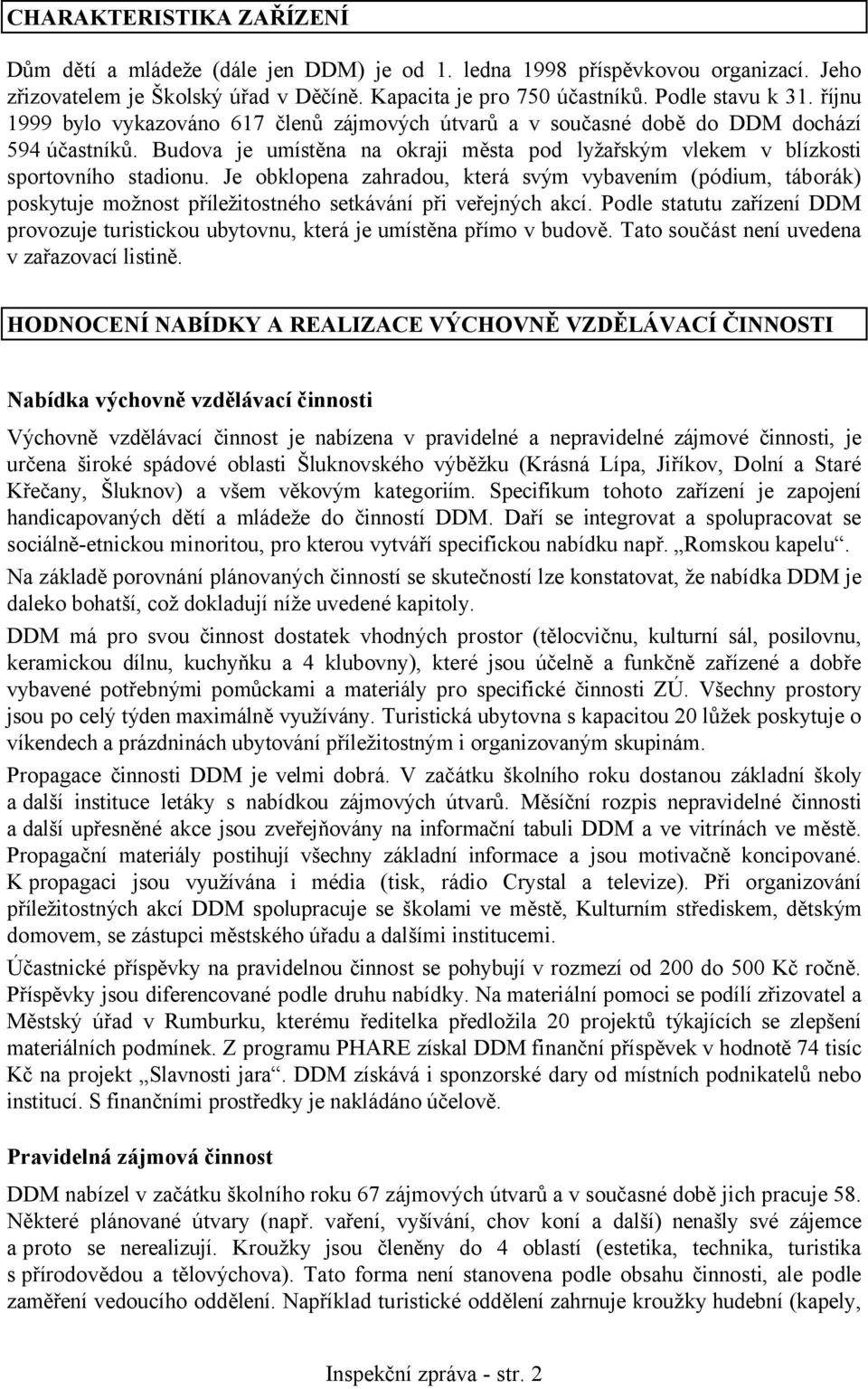 Je obklopena zahradou, která svým vybavením (pódium, táborák) poskytuje možnost příležitostného setkávání při veřejných akcí.