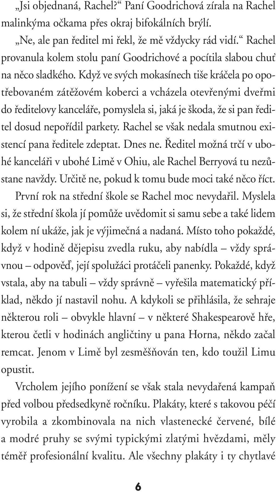 KdyÏ ve sv ch mokasínech ti e kráãela po opotfiebovaném zátûïovém koberci a vcházela otevfien mi dvefimi do fieditelovy kanceláfie, pomyslela si, jaká je koda, Ïe si pan fieditel dosud nepofiídil