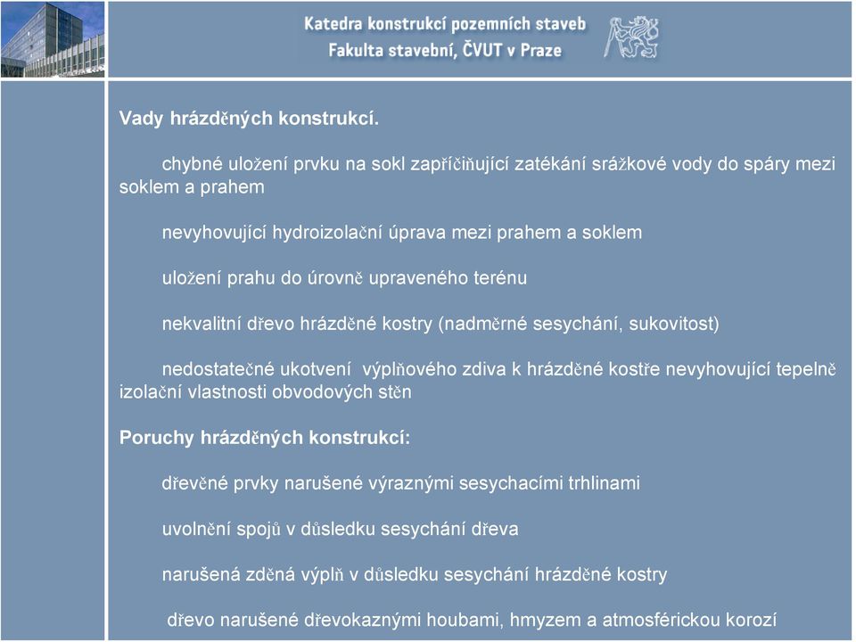 prahu do úrovně upraveného terénu nekvalitní dřevo hrázděné kostry (nadměrné sesychání, sukovitost) nedostatečné ukotvení výplňového zdiva k hrázděné kostře