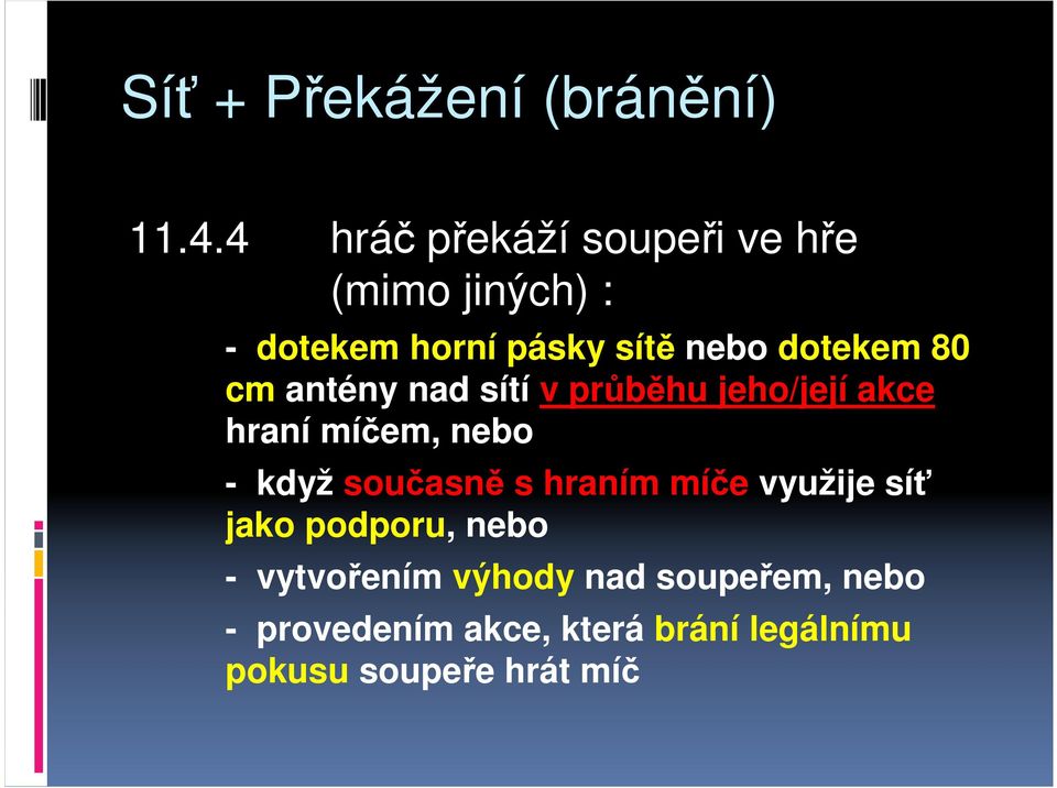 80 cm antény nad sítí v průběhu jeho/její akce hraní míčem, nebo - když současně s