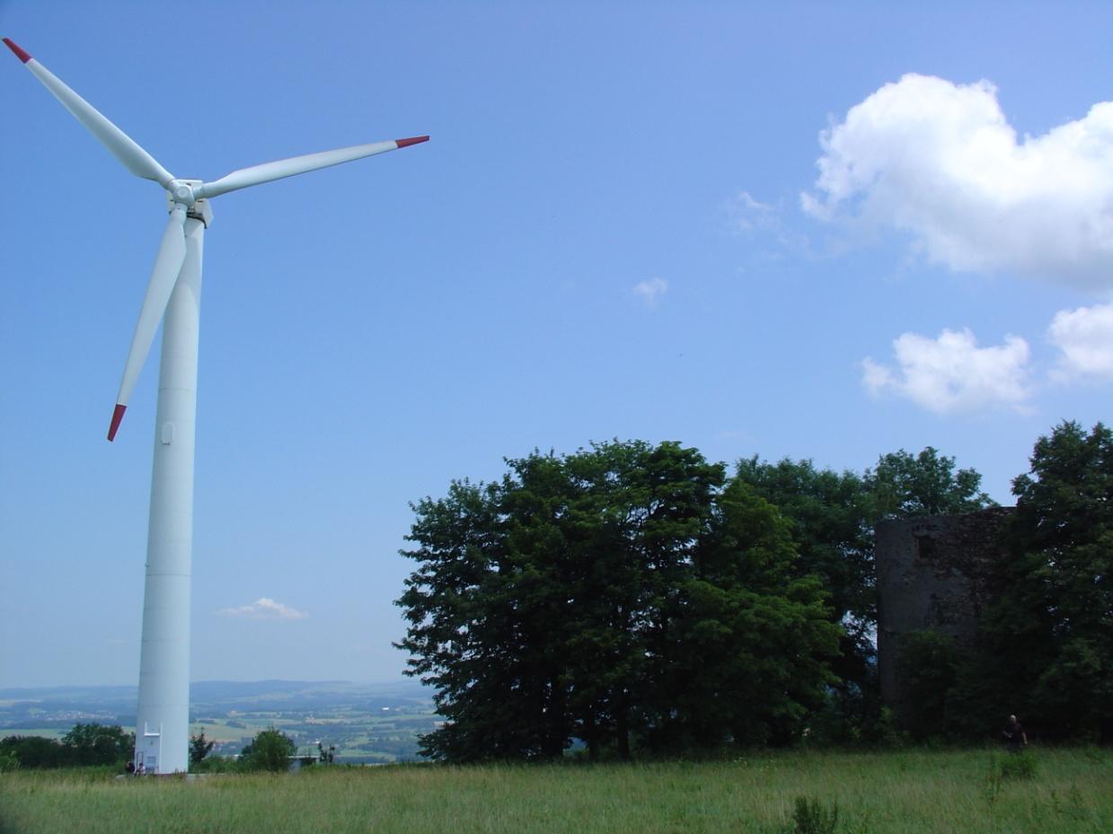 Větrná energie je dalším obnovitelným zdrojem energie.