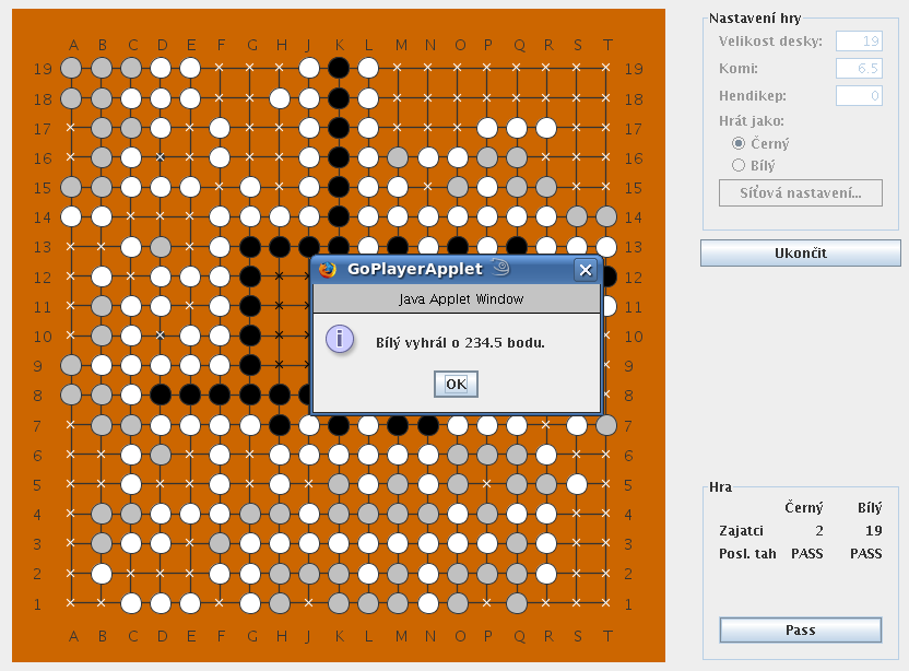 Applet pro hraní hry Go 4 Tvorba appletu Pokud není parte přerušena předčasně tlačítkem Ukončit, je hráči nabídnuta možnost spočtení výsledku partie (pomocí engine).
