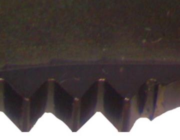 Model geometrie pinu byl vytvořen v konstrukčním programu Autodesk Inventor. Obr. 10.7: Model geometrie antirotačního pinu (vpravo - detail závitu) 10.2.