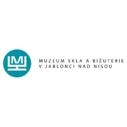 Muzeum má několik stálých expozic, vedle kterých dále prezentuje nové poznatky a sbírkové předměty ve svých výstavních sálech.