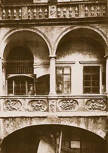Rozvoj renesanční architektury I. Do popředí českého státu Praha a města II. Renesance do českých zemí za Jagellonců - zatím jen u stylových částí staveb a v detailech III.