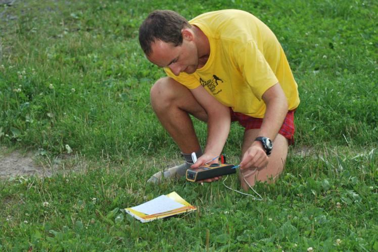 Obr. 2 Měření teploty vzduchu 10 cm nad travnatým povrchem 10. 7. 2011 v 16:32 hod. 3.4.