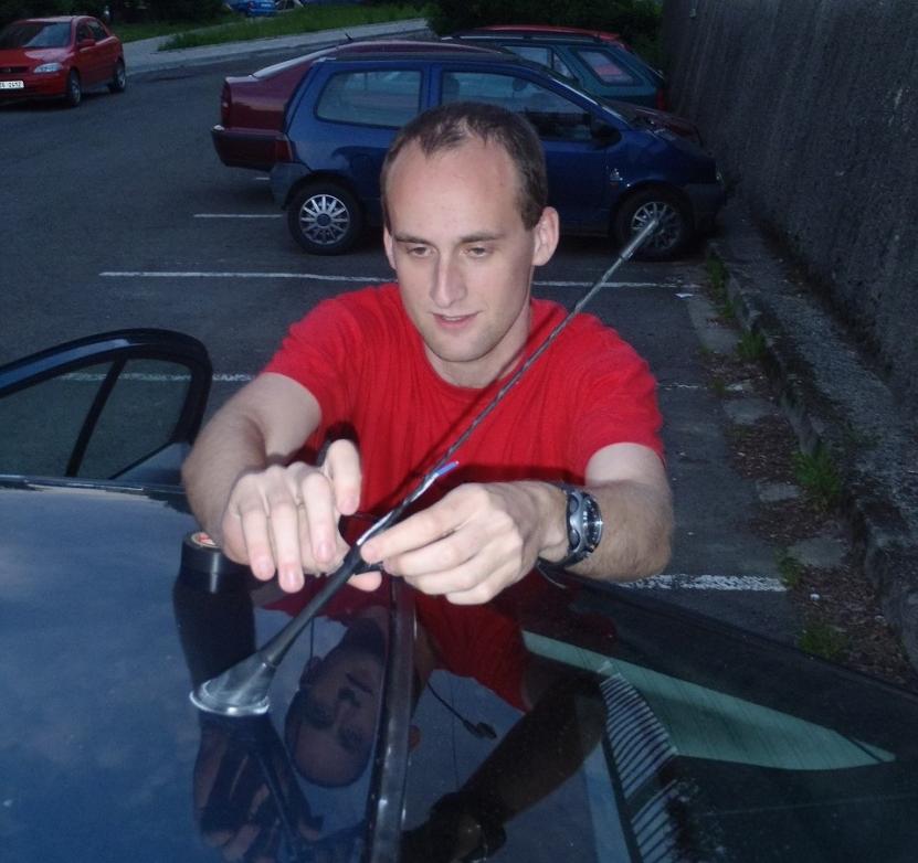 3.4.2 Pěší měření Obr. 3 Instalace teplotního čidla pro automobilové mobilní měření (Navrátil, 15. 6.