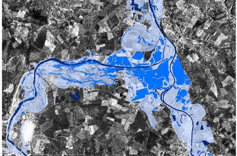 Voda Vymezení rozsahu povodní rozsah rozlivu při povodních detekce na základě radarových i optických dat prostorové rozlišení až 5 m (Sentinel 1, Radarsat, TerraSAR-X) Rozsah rozlivu vody na soutoku