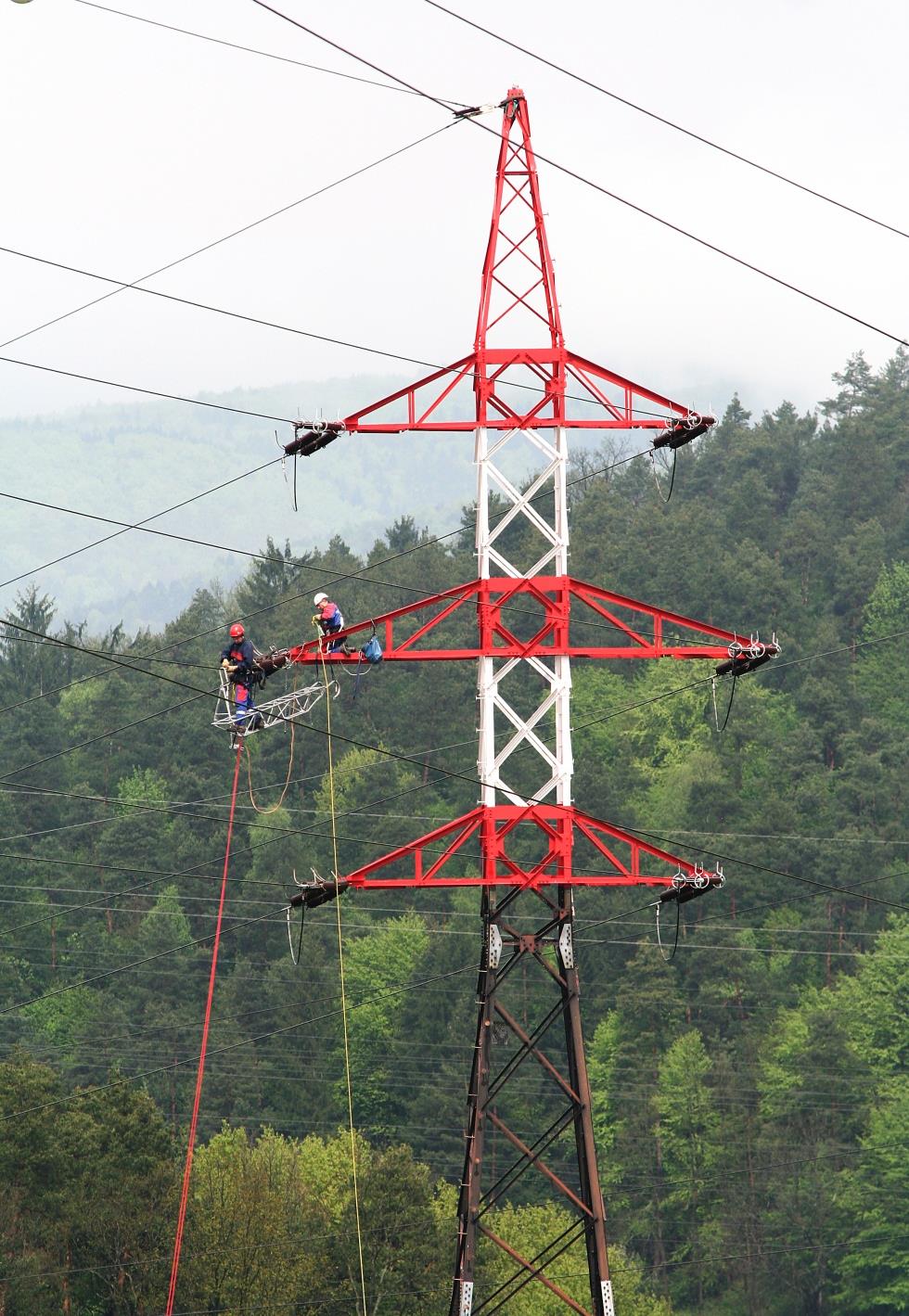 Medzinárodné projekty Francúzsko 2 x 400kV vedenia v oblasti Blois 220kV vedenia v oblasti Lion Írsko rekonštrukcia 10kV vedenia v