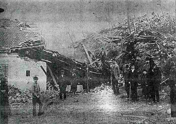 Ro k 1 8 9 8 8. 9. dubna roku 1898... katastrofa se blíží Již v neděli dne 5.t.m. pozoroval pan starosta obce Jan Hájek, který skutečně obětavě pracoval pro blaho obce, že hrozí nebezpečí.