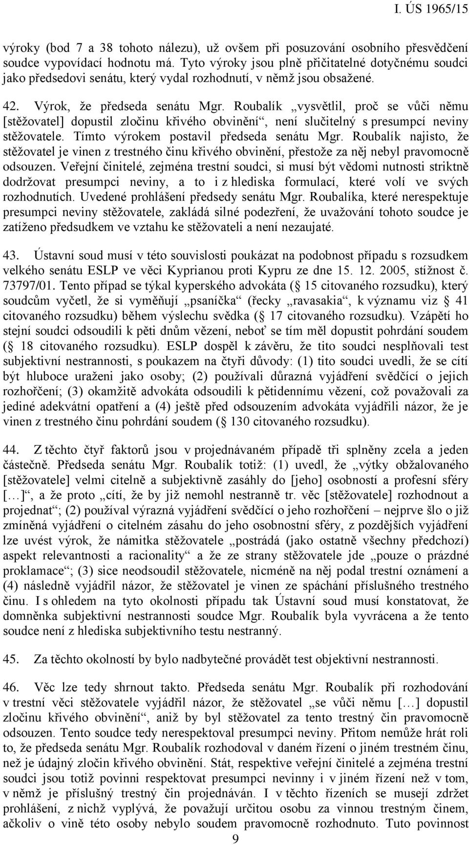 Roubalík vysvětlil, proč se vůči němu [stěžovatel] dopustil zločinu křivého obvinění, není slučitelný s presumpcí neviny stěžovatele. Tímto výrokem postavil předseda senátu Mgr.