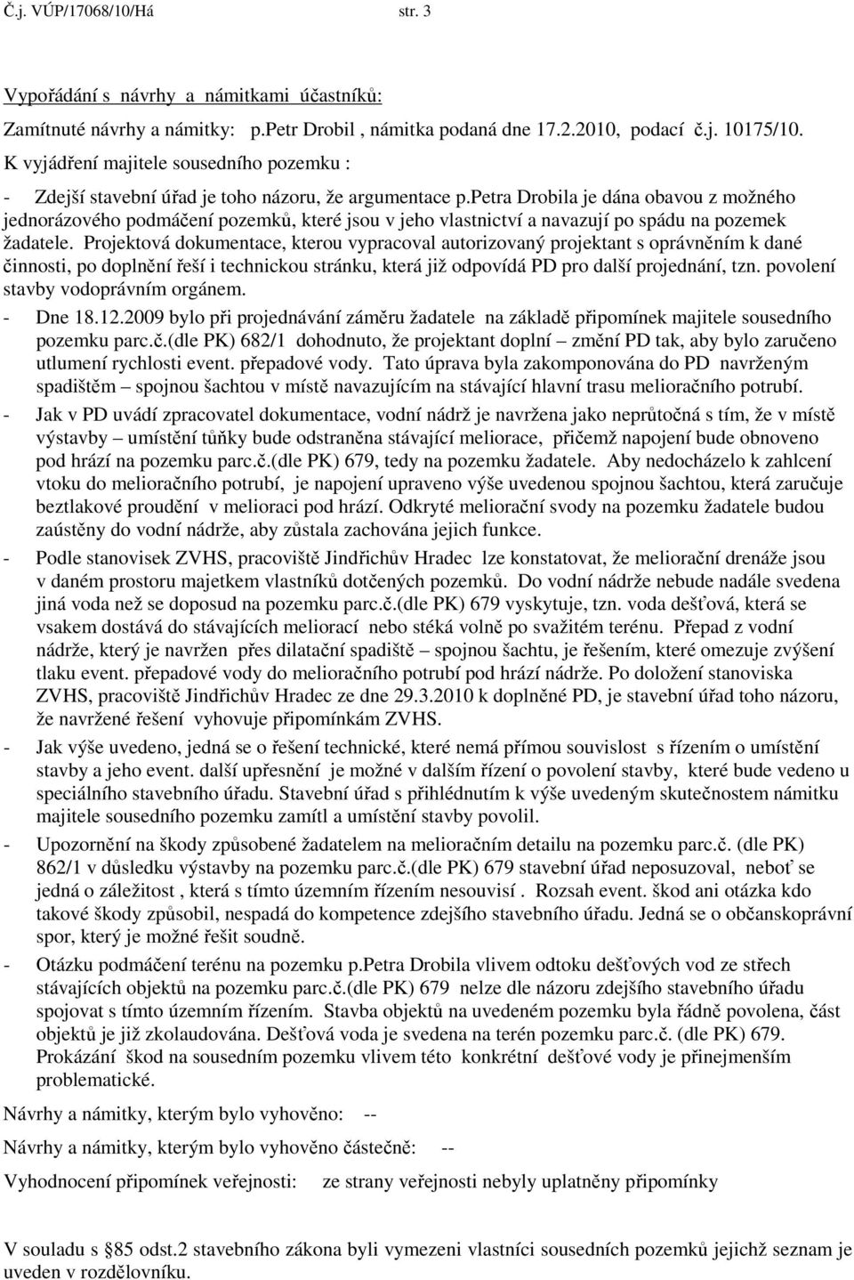 petra Drobila je dána obavou z možného jednorázového podmáčení pozemků, které jsou v jeho vlastnictví a navazují po spádu na pozemek žadatele.