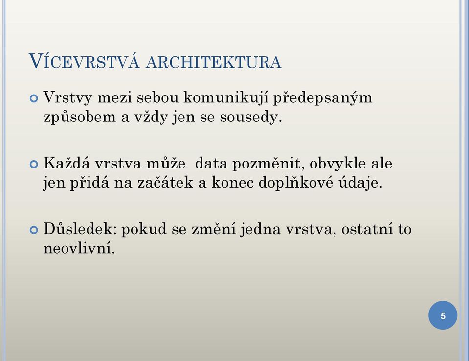 Každá vrstva může data pozměnit, obvykle ale jen přidá na