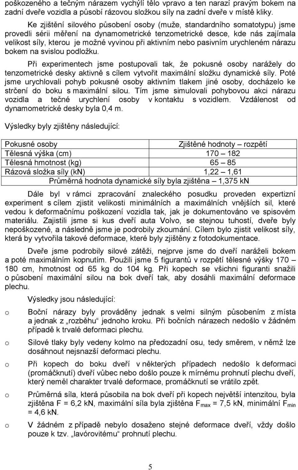 aktivním nebo pasivním urychleném nárazu bokem na svislou podložku.
