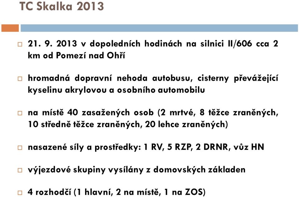 autobusu, cisterny převážející kyselinuakrylovouaosobníhoautomobilu na místě 40 zasažených osob (2