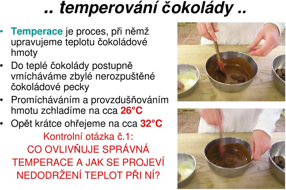 postupně vmícháváme zbylé nerozpuštěné čokoládové pecky Promícháváním a provzdušňováním