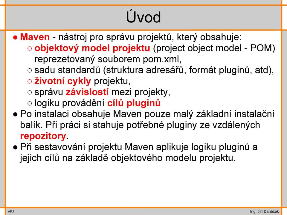 xml, sadu standardů (struktura adresářů, formát pluginů, atd), životní cykly projektu, správu závislostí mezi projekty, logiku