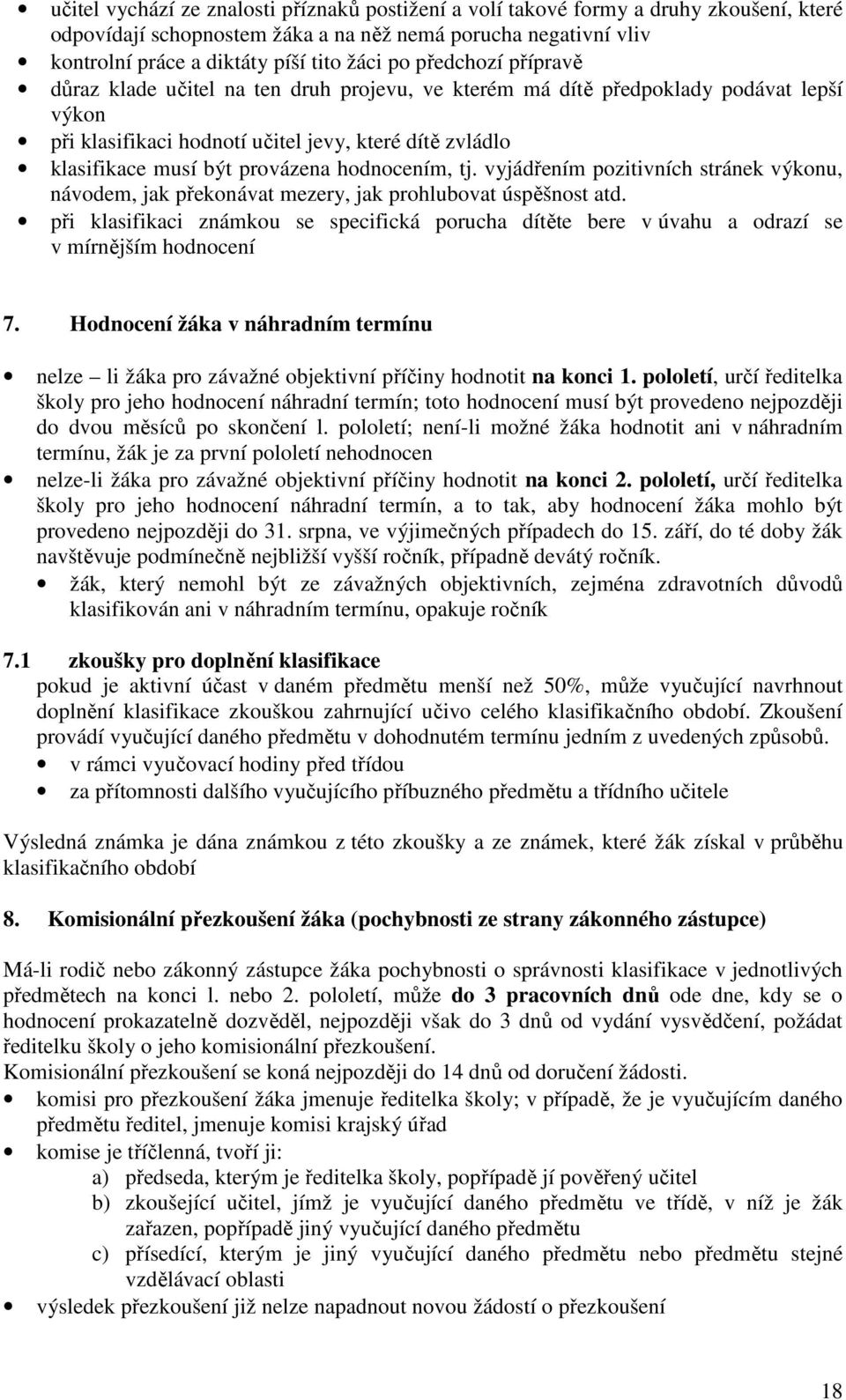 hodnocením, tj. vyjádřením pozitivních stránek výkonu, návodem, jak překonávat mezery, jak prohlubovat úspěšnost atd.