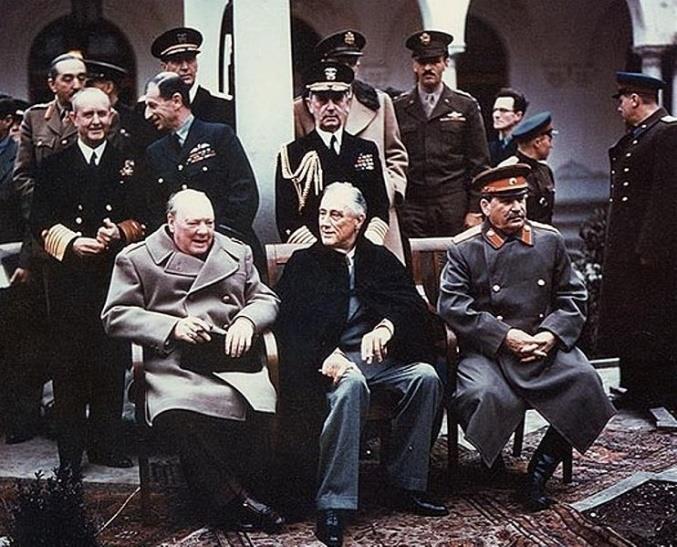 Spojenci Začátek roku 1942 vytvořena PROTIHITLEROVSKÁ KOALICE VELKÁ BRITÁNIE, USA a SOVĚTSKÁ SVAZ jsou také