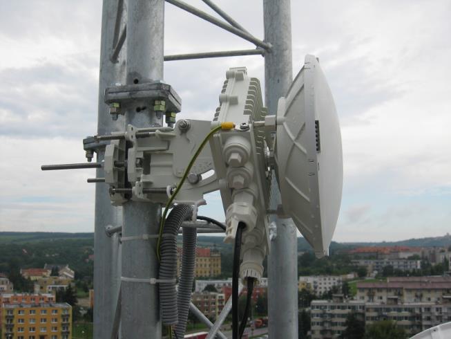 Siklu EH-1200F FDD přenos (71-76/81-86GHz) Kapacita až 1000 Mbps Full Duplex Možnost od 100Mbps QPSK,