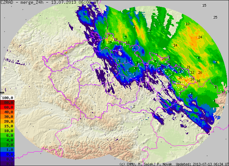 Obr. 9: Radarové snímky ze dne 13. 7. 2013 v 06,00 hod. V sobotu 13. 7. 2013 Situace: Do střední Evropy zasahoval od západu hřeben vyššího tlaku vzduchu.