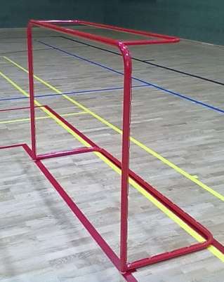 FLORBAL D DO ORR--SSPPO ORRTT ss..rr..oo.. Florbalové hřiště má rozměry 40 m x 20 m a je ohraničeno mantinely se zaoblenými rohy. Hřiště je obdélníkové, rozměry udávají délku x šířku.