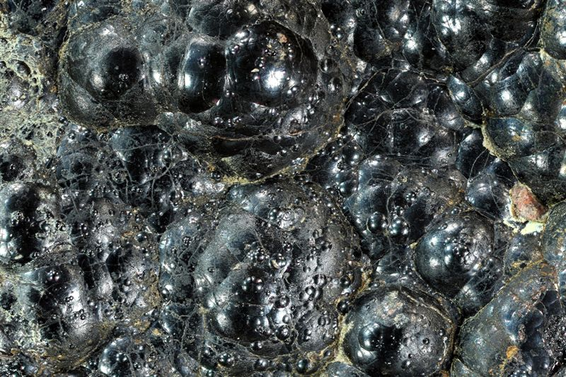 Oba popisované typy křemene jsou charakteristické pro výplň spodní části mohutnějších severojižních žil.
