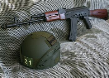 Warrior APS ASK201 H BB Když v roce 1949 zavedla sovětská armáda do výzbroje slavný automat AK-47, jistě nikdo nepředpokládal, že i v novém tisíciletí budou miliony těchto zbraní stále v oběhu a plně