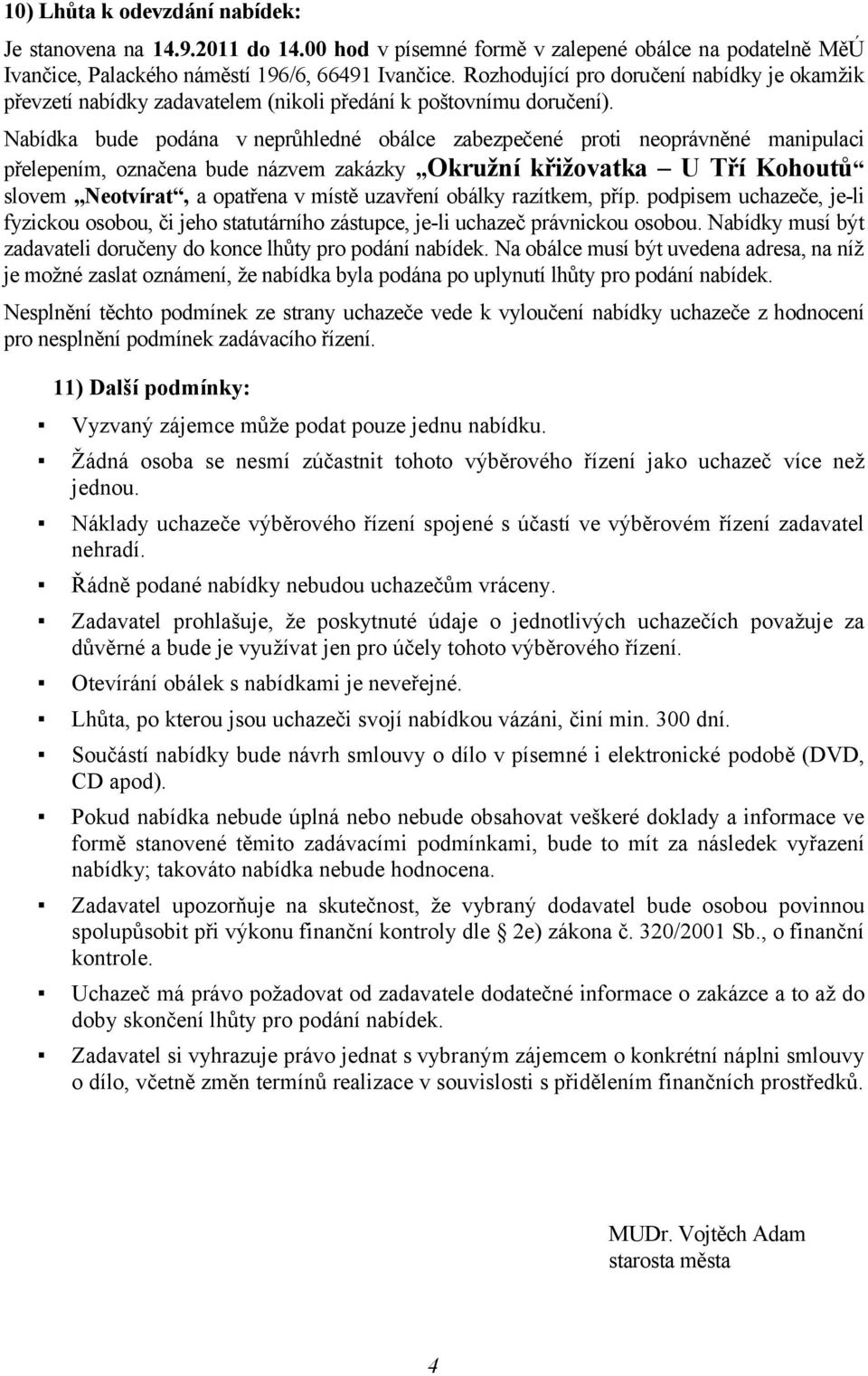 Nabídka bude podána v neprůhledné obálce zabezpečené proti neoprávněné manipulaci přelepením, označena bude názvem zakázky Okružní křižovatka U Tří Kohoutů slovem Neotvírat, a opatřena v místě