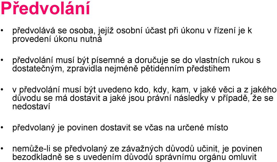 jaké věci a z jakého důvodu se má dostavit a jaké jsou právní následky v případě, že se nedostaví předvolaný je povinen dostavit se