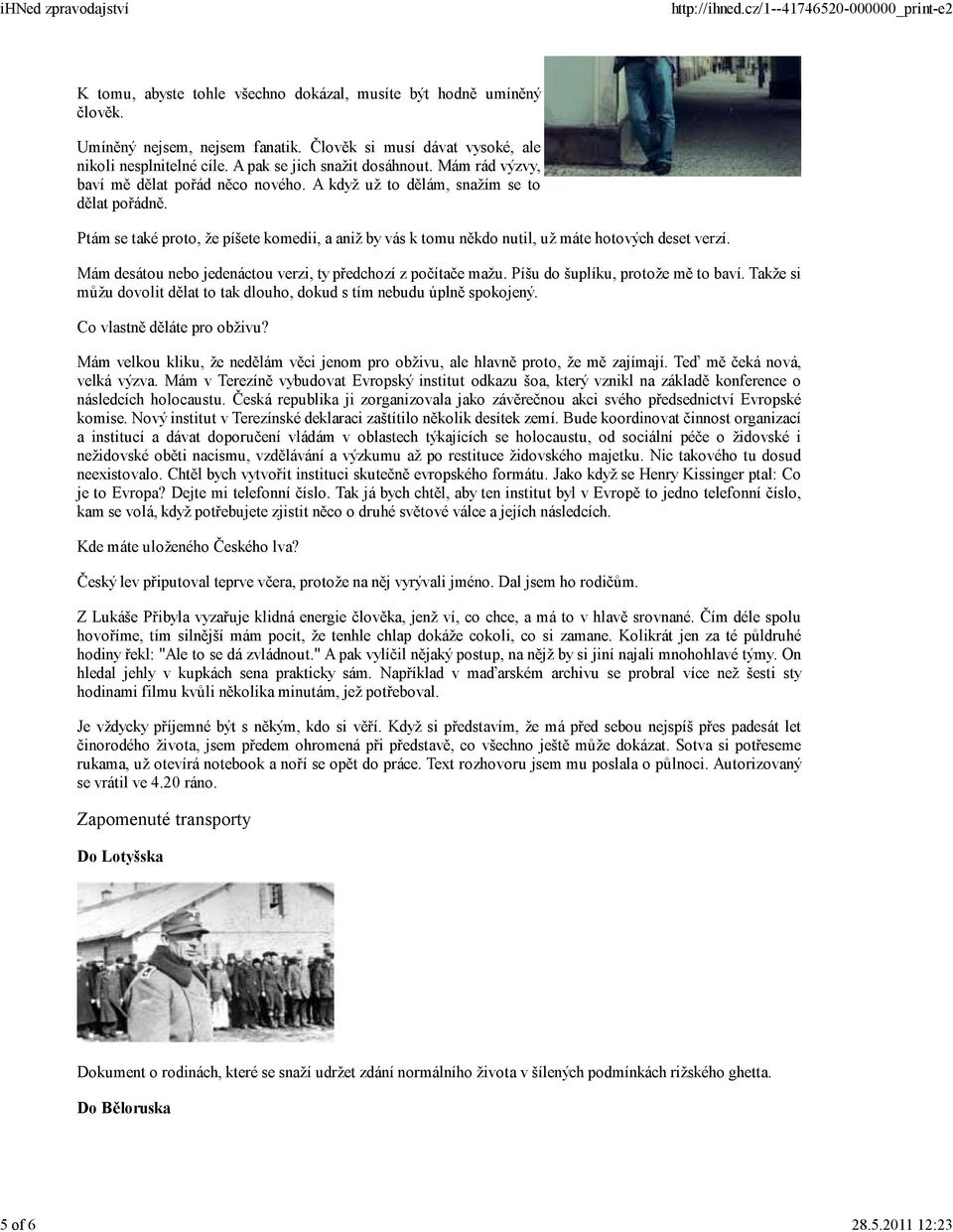 Ptám se také proto, že píšete komedii, a aniž by vás k tomu někdo nutil, už máte hotových deset verzí. Mám desátou nebo jedenáctou verzi, ty předchozí z počítače mažu.
