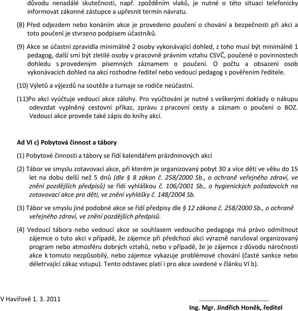 (9) Akce se účastní zpravidla minimálně 2 osoby vykonávající dohled, z toho musí být minimálně 1 pedagog, další smí být zletilé osoby v pracovně právním vztahu CSVČ, poučené o povinnostech dohledu s