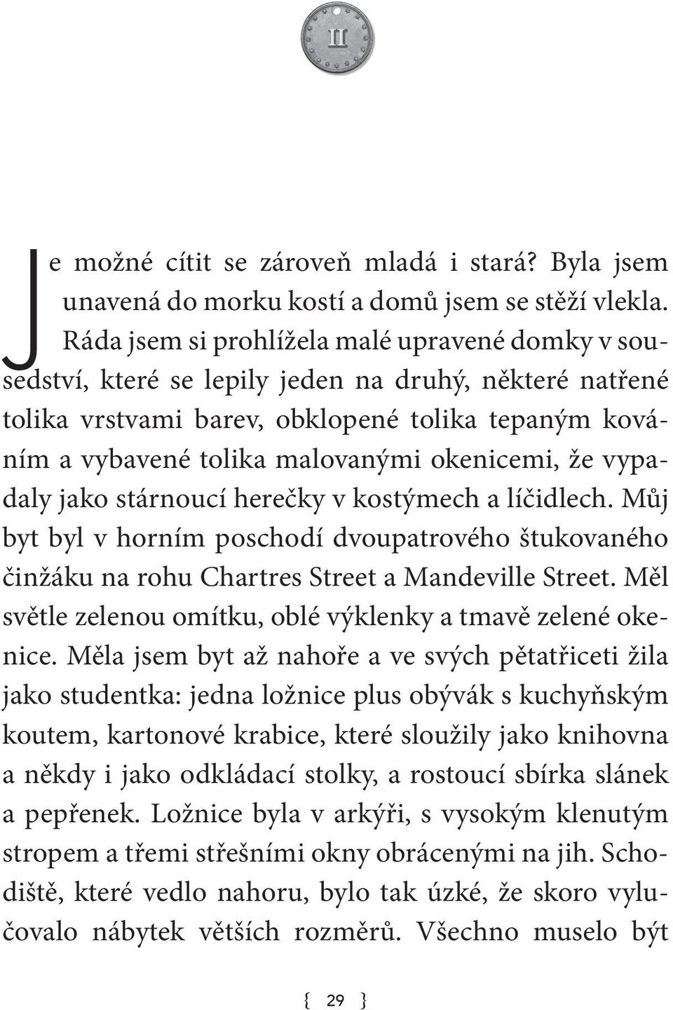 okenicemi, že vypadaly jako stárnoucí herečky v kostýmech a líčidlech. Můj byt byl v horním poschodí dvoupatrového štukovaného činžáku na rohu Chartres Street a Mandeville Street.