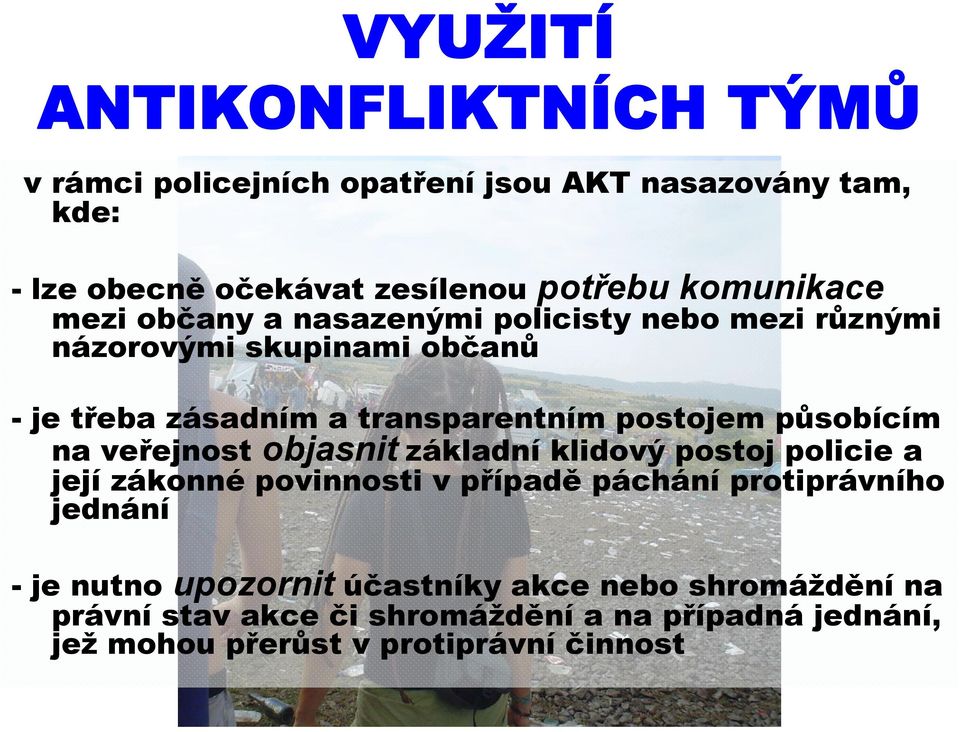 působícím na veřejnost objasnit základní klidový postoj policie a její zákonné povinnosti v případě páchání protiprávního jednání - je