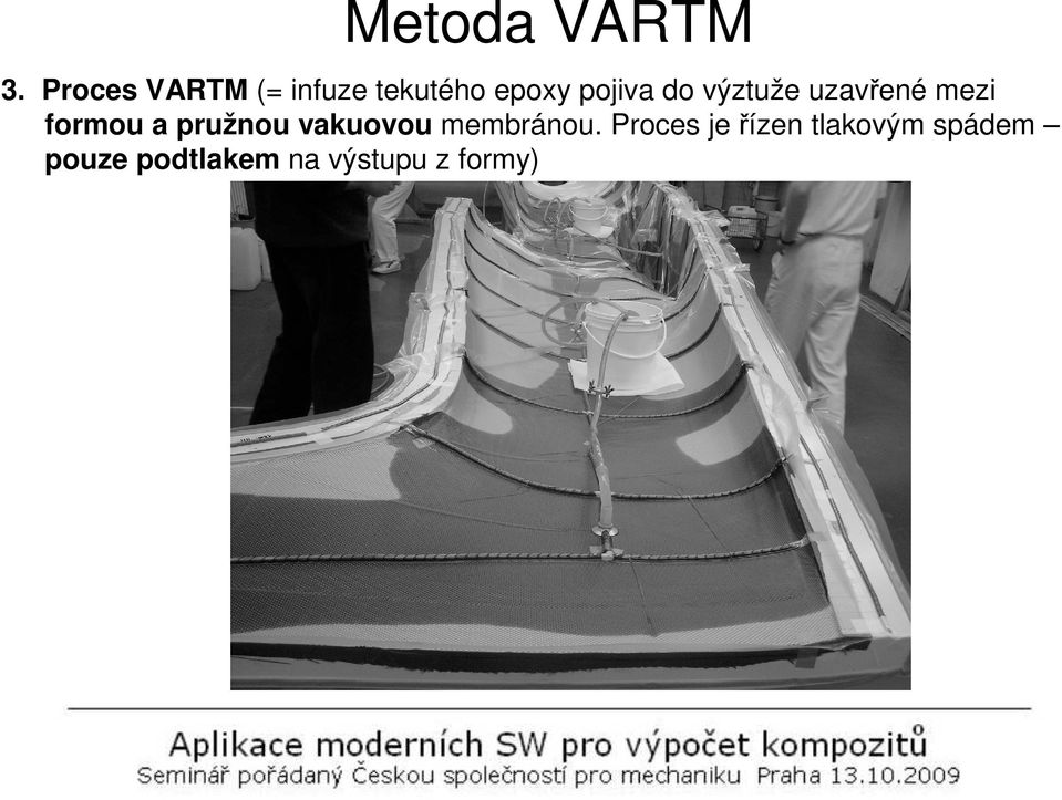 výztuže uzavřené mezi formou a pružnou vakuovou