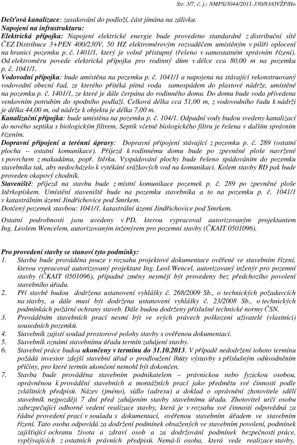 pilíři oplocení na hranici pozemku p. č. 1401/1, který je volně přístupný (řešeno v samostatném správním řízení).