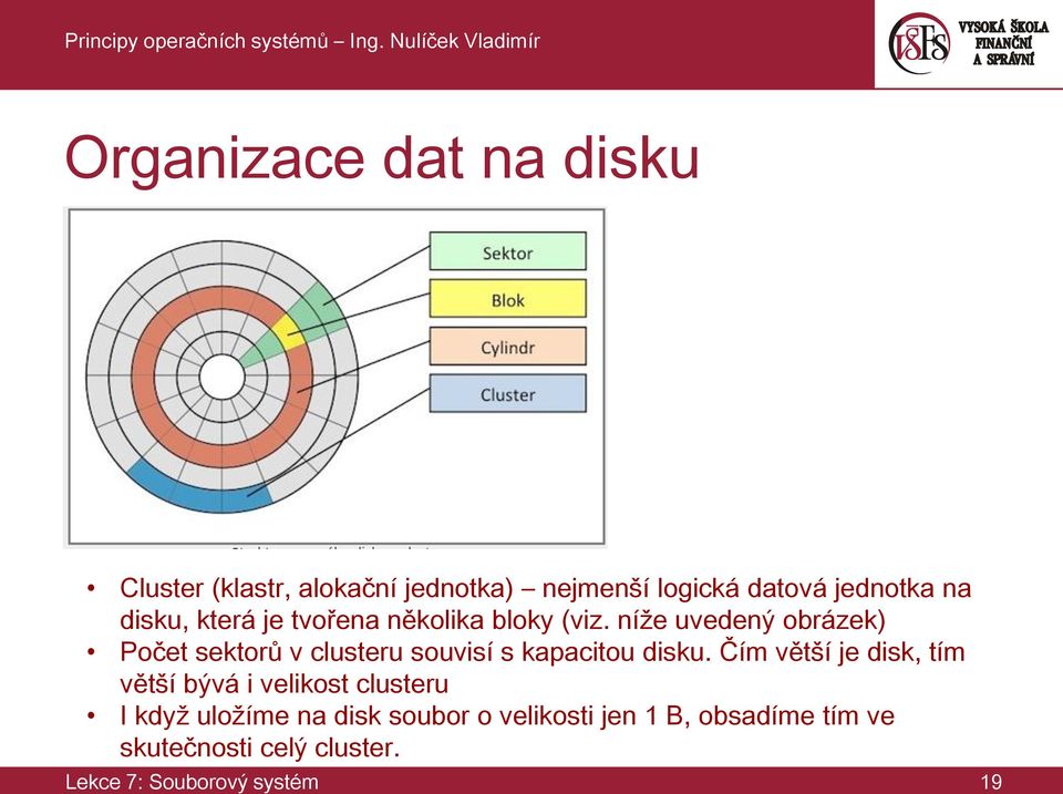 níže uvedený obrázek) Počet sektorů v clusteru souvisí s kapacitou disku.