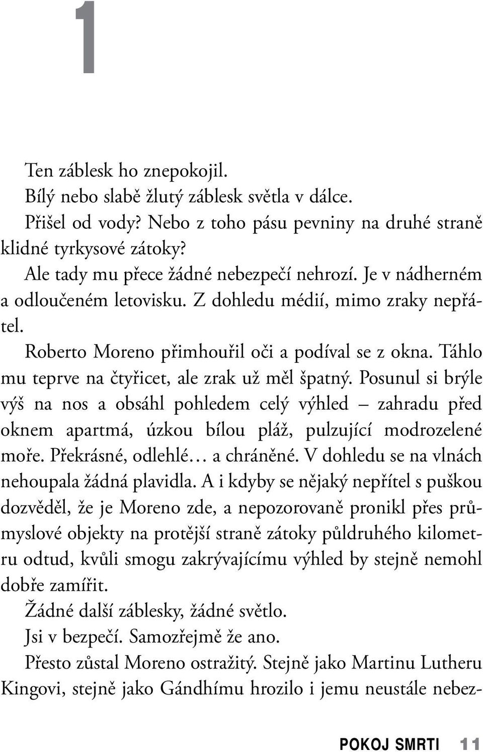 Posunul si brýle výš na nos a obsáhl pohledem celý výhled zahradu před oknem apartmá, úzkou bílou pláž, pulzující modrozelené mo ře. Překrásné, odlehlé a chráněné.