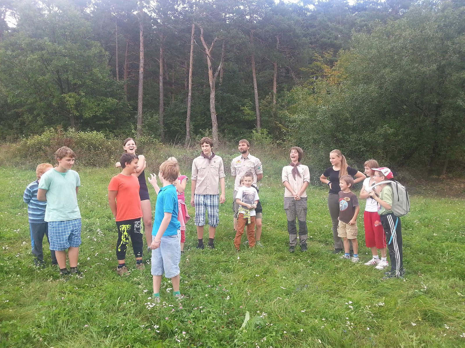 ODDÍL CESTA ČEBÍN Cesta je koedukovaný oddíl z Čebína pro všechny děti. V roce 2015 jsme registrovali 16 dětí do 18 let, z toho dva kluci jsou v pozici rádců a dvě holky zastavají funkci podrádkyn.