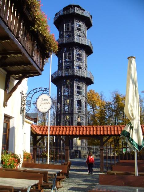 König-Friedrich-August- Turm Gusseiserner Turm Löbau/ Rozhledna krále Friedricha Augusta litinová rozhledna u Löbau www.loebau.de tourist-info@svloebau.