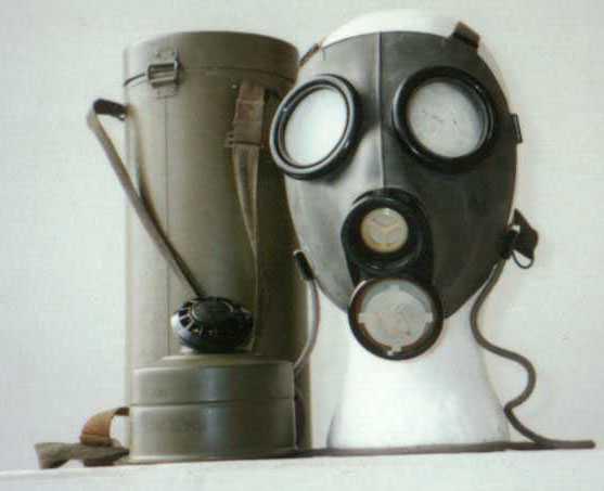 Civilní ochranná maska CO-1 je starší typ lidové ochranné masky vyráběný v letech 1951-1954 podle vzoru z let 1937-1939 (Fatra FM-3).