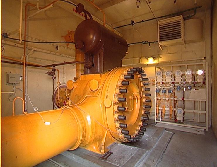 Obr. 4: Turbokompresor GT 750-6 M v kobce 4. Popis hlavních částí zařízení kompresorové haly 4.