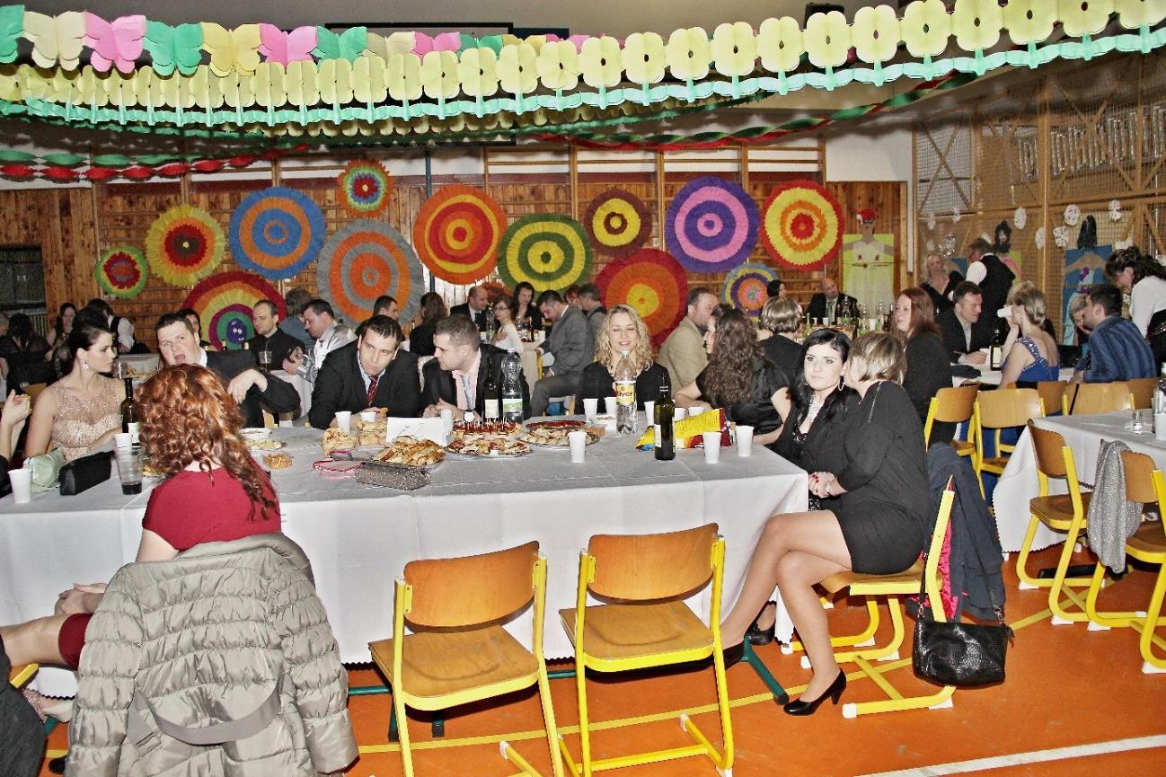 8.3 Aktivity školy ve spolupráci se zahraniční školou 8.3.1 Polsko IV Wyszehradzki Festiwal Kultur Pokračování spolupráce s vedením obce Rytro a Stowarzyszenia "Perły Beskidu Sądeckiego".