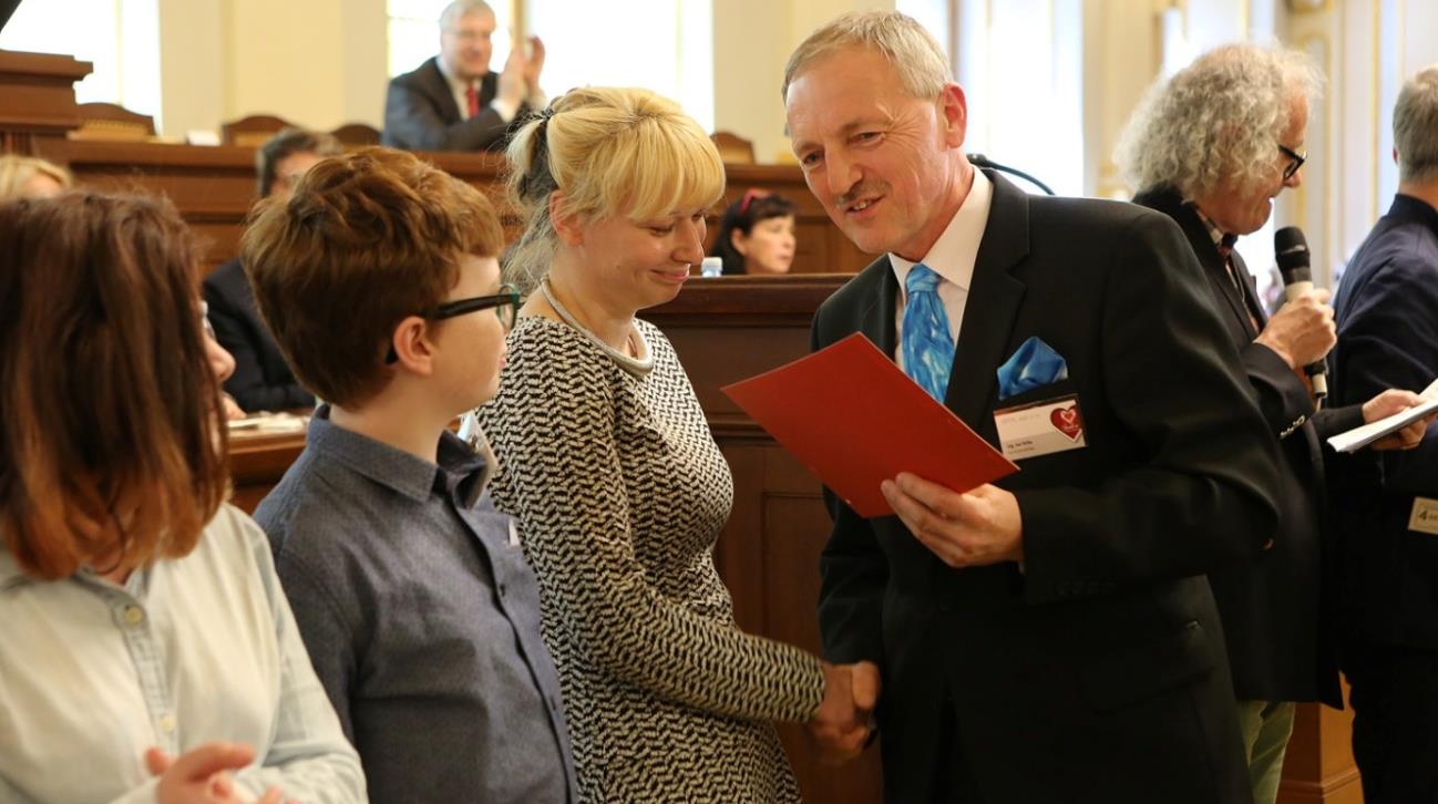 Naše práce do soutěže Srdce s láskou darované pod názvem,,srdce pro pana Heřmana Volfa" získala v soutěži nejvyšší ocenění. Vyhlášení soutěže a předávání cen proběhlo v Poslanecké sněmovně 25. 4.