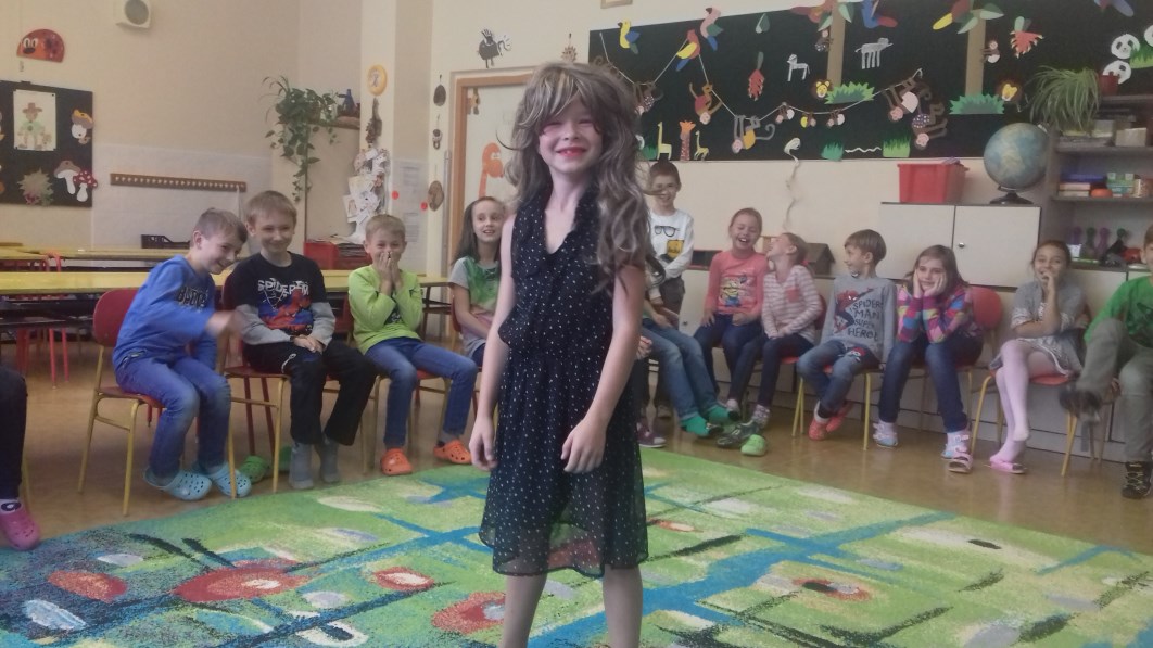 S krásnými dřevěnými podzimními samolepkami a kartičkami s písmeny jsme se vydali zpět do školy. V dalších dnech nás čekaly ještě dva poslední úkoly.