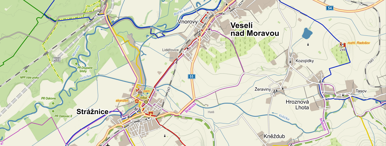Po stezce je vedena mezinárodní trasa Eurovelo 4, dálková trasa KČT č. 47 a Strážnická vinařská stezka také červená pěší trasa KČT.